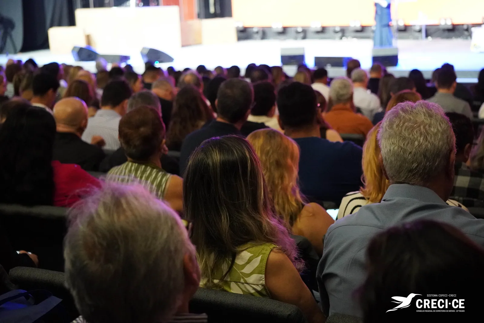 Público reunido em uma grande palestra do Conect CRECI 2026